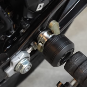 BIKERS BILLET GEN 3 KTM DUKE 250/ 390 SWING ARM SPOOL WITH SLIDER