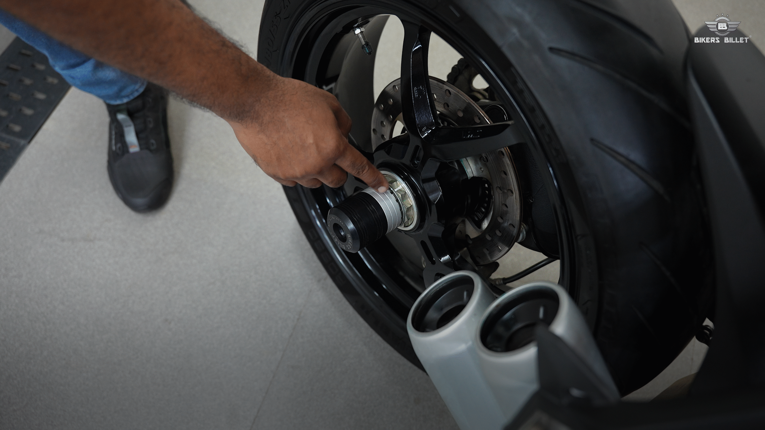 Swing arm Slider 3